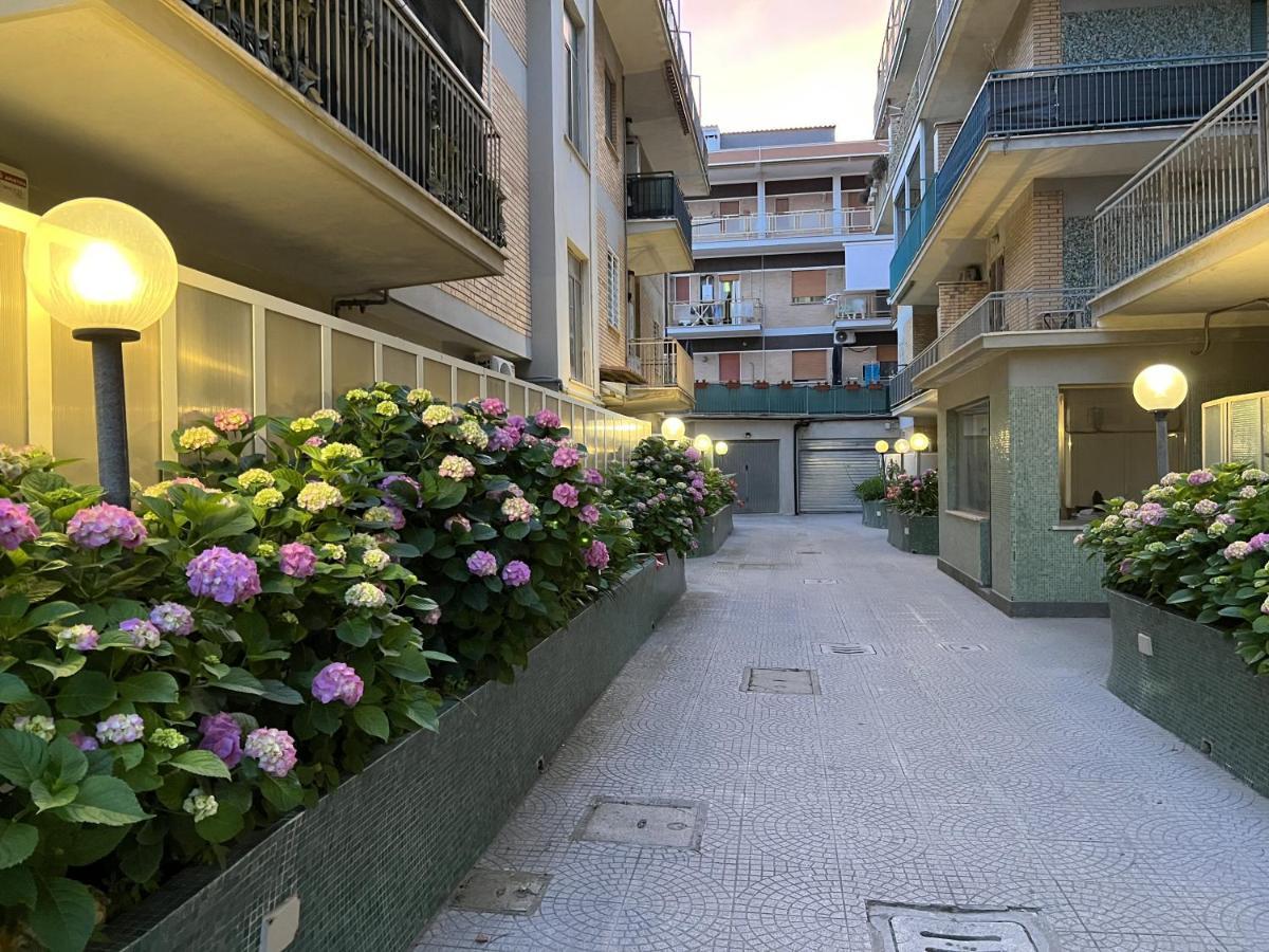 Lotus - Appartamento Sul Mare A Ostia Con Giardino Relax Extérieur photo